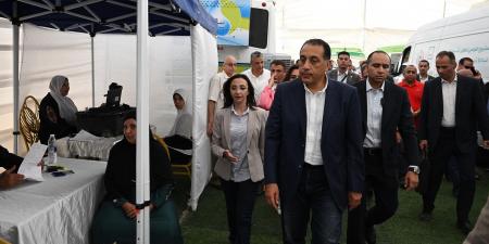 رئيس الوزراء يتفقد قافلة خدمية بقرية زاوية صقر بالبحيرة - الكويت الاخباري