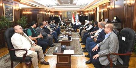 وزير الإسكان ومحافظ الإسكندرية يعقدان اجتماعًا لمتابعة ملفات العمل والمشروعات المشتركة - الكويت الاخباري