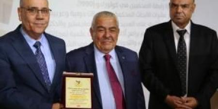 مبادرة "عجلونيون أبدعوا" تكرم عميد الإعلام بجامعة البترا الدكتور علي نجادات - الكويت الاخباري