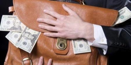 السجن المشدد عقوبة كل موظف عام اختلس أموالاً أو أوراقاً طبقاً للقانون - الكويت الاخباري