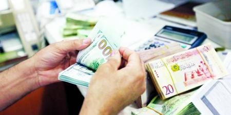 الدولار يتراجع وسط التركيز على الأوضاع بالمنطقة - الكويت الاخباري