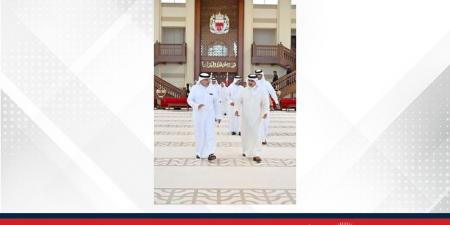 لدى زيارة سموه غرفة العمليات الرئيسية بوزارة الداخلية سمو ولي العهد نائب القائد الأعلى للقوات المسلحة رئيس مجلس الوزراء: الجهود المخلصة التي يقوم بها رجال الأمن تعد مثالاً حيًا لقيم العطاء والمسؤولية والتضحية - الكويت الاخباري