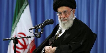 خامنئي يحذر أمريكا: الشعب الإيراني لا يمكن إخضاعه وأي تدخل عسكري سيعرضكم لأضرار جسيمة - الكويت الاخباري