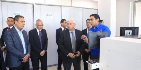 وزير التعليم العالي يتفقد مركز العربي للبحوث والتطوير ببنها ويشيد بالتعاون الصناعي الأكاديمي - الكويت الاخباري
