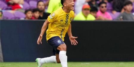 شاهد .. لاعب أوكلاند سيتى يتشاجر مع طبيبه - الكويت الاخباري