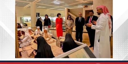 على هامش زيارته الرسمية لمملكة البحرين .. الأمين العام للمحكمة الدائمة للتحكيم يزور متحف البحرين الوطني - الكويت الاخباري