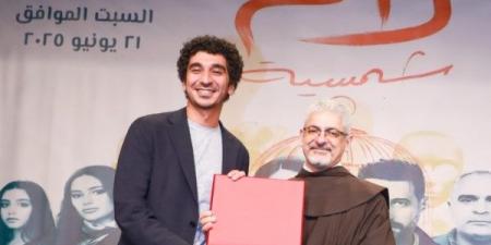 احتفاء خاص بـ كريم الشناوي وصُنّاع «لام شمسية» في ندوة المركز الكاثوليكي |فيديو - الكويت الاخباري