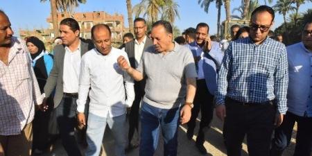 محافظ أسيوط يتابع ميدانيًا تطوير طريق "نجع سبع – منقباد".. تحرك سريع لحل أزمة الكوبري - الكويت الاخباري