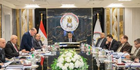 وزير الانتاج الحربي يترأس اجتماعات لجنة تقييم واختيار  القيادات العليا بالجهات التابعة - الكويت الاخباري