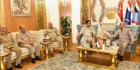 الفريق أحمد خليفة يلتقى رئيس أركان القوات البرية بالجيش الليبى - الكويت الاخباري