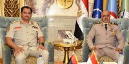 الفريق أحمد خليفة رئيس أركان حرب القوات المسلحة يلتقى رئيس أركان القوات البرية بالجيش الليبى - الكويت الاخباري
