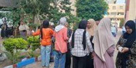 بدء إجراءات تفتيش الطلاب أمام اللجان استعدادا لاختبار الفيزياء والتاريخ - الكويت الاخباري
