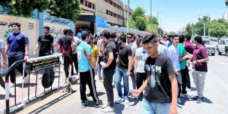 بدء توافد الطلاب على اللجان لأداء امتحانات الثانوية العامة 2025 - الكويت الاخباري