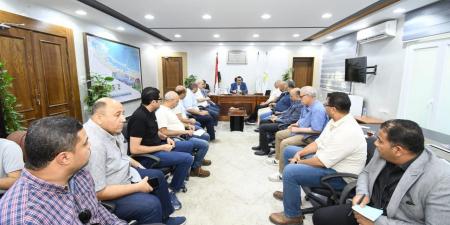 وزير الإسكان يعقد اجتماعا لمتابعة مشروعات مركز مارينا العلمين السياحي - الكويت الاخباري