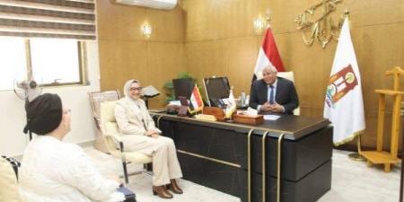 أخبار الوادي الجديد: تنفيذ مبادرة سكن كريم في قرى الفرافرة والسيطرة على حريق بمزرعة نخيل بمدينة موط - الكويت الاخباري