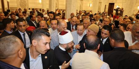 وزير الأوقاف وعدد من الوزراء والمسؤولين يؤدون صلاة الجمعة بمسجد السيدة نفيسة - الكويت الاخباري
