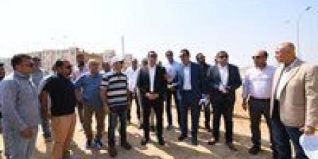وزير الإسكان يبدأ جولة تفقدية بالعاشر من رمضان ويتفقد الطرق والمحاور ومشروع ديارنا السكني بالمدينة - الكويت الاخباري