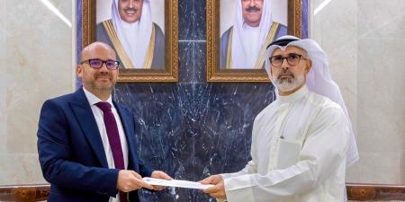 سمو الأمير يتلقى رسالة خطية من رئيس فرنسا - الكويت الاخباري