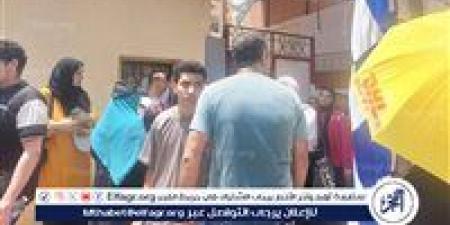 بدء توافد طلاب الثانوية العامة لأداء امتحان اللغة الأجنبية الأولى بنظاميها القديم والجديد - الكويت الاخباري