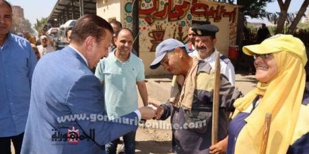  دعم إنساني لعمال النظافة.. محافظ المنوفية يوزع بونات غذائية خلال جولته الميدانية بسيدي خميس - الكويت الاخباري