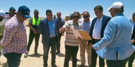 وزير الزراعة يتفقد أعمال حصر وتصنيف الأراضي الصحراوية بمنطقة ”العميد” على محور وادي النطرون ـ العلمين - الكويت الاخباري