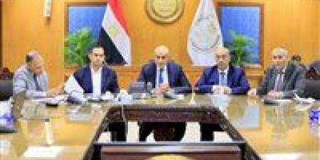 وزير التعليم يتابع توزيع أوراق الامتحانات باللجان من داخل غرفة العمليات المركزية - الكويت الاخباري