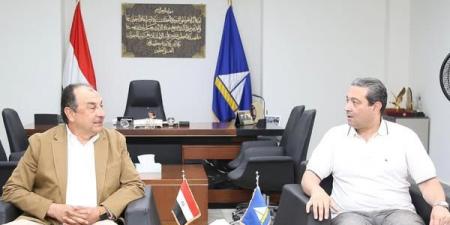 وزير قطاع الأعمال يتفقد منشآت صناعية وفندقية في دمياط - الكويت الاخباري
