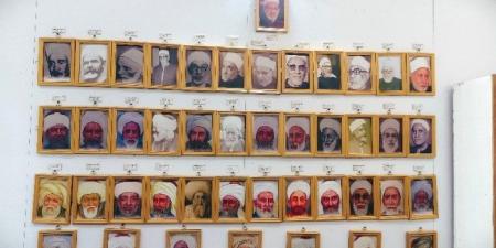 لوحة شرفية تضم صور وأسماء مشايخ الأزهر بمعرض الإسكندرية الدولي للكتاب - الكويت الاخباري