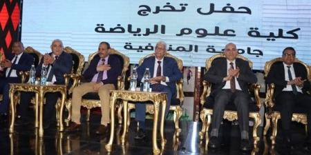 رئيس جامعة المنوفية يكرم أساتذة وأوائل الدفعة السادسة بكلية علوم الرياضة - الكويت الاخباري