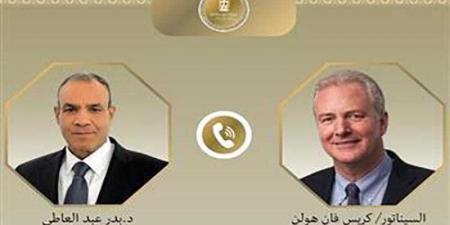 وزير الخارجية والهجرة يتلقى اتصالًا هاتفيًا من السيناتور الأمريكي ”كريس فان هولن” - الكويت الاخباري