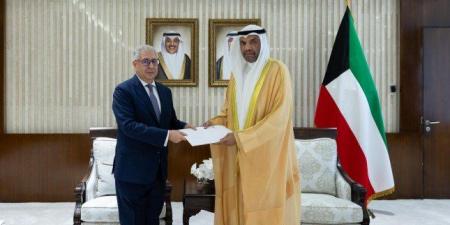 وزير الخارجية الكويتي يتسلم رسالة خطية موجهة إلى أمير البلاد من الرئيس المصري - الكويت الاخباري