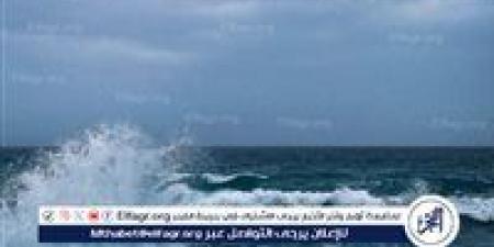 رئاسة مدينة جمصة تحذر المواطنين من التوغل في مياه البحر بسبب ارتفاع الأمواج - الكويت الاخباري