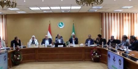 وزارة البيئة تعقد اجتماع موسع بمحافظة الشرقية للوقوف على الإستعدادات والإجراءات الإستباقية لمواجهة نوبات تلوث الهواء الحادة لهذا العام - الكويت الاخباري