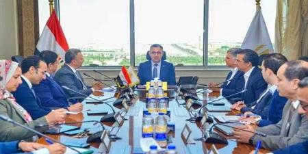 وزير التموين يجتمع مع مجموعة حسن علام القابضة لمتابعة الموقف التنفيذي لمشروع المستودع الاستراتيجي بالأقصر - الكويت الاخباري
