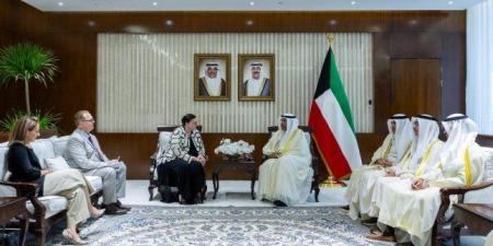 وزير الخارجية الكويتي يتسلم نسخة من أوراق اعتماد سفيرة كندا لدى البلاد - الكويت الاخباري