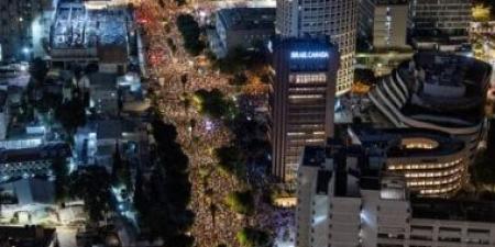 500 ألف متظاهر بتل أبيب يطالبون بإنهاء الحرب في غزة ويصفون حكومة نتنياهو بـ"الإرهابية" - الكويت الاخباري