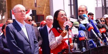 وزيرا التضامن والخارجية يصطحبان رئيس الوزراء الفلسطيني في زيارة للمركز اللوجستي للهلال الأحمر المصري بالعريش - الكويت الاخباري