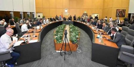 وزير الإسكان يعقد اجتماعه الدوري مع أعضاء البرلمان بمجلسيه النواب والشيوخ - الكويت الاخباري