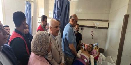 محافظ القليوبية يزور مصاب حريق منطقة الشدية ببنها - الكويت الاخباري
