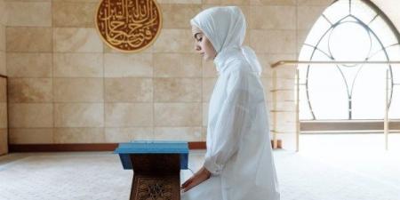 أنا غير محجبة فهل يقبل الله صلاتى؟.. الإفتاء تجيب - الكويت الاخباري