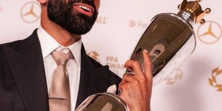 محمد صلاح يذكر مصر خلال استلامه جائزة أفضل لاعب بالدوري الإنجليزي - الكويت الاخباري