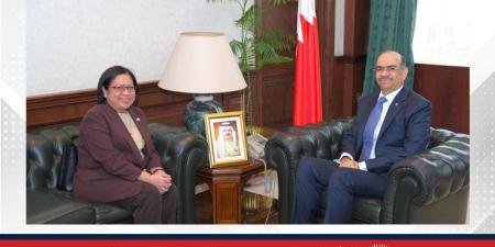 وزير الشؤون القانونية وزير العمل بالوكالة يستقبل سفيرة جمهورية الفلبين لدى مملكة البحرين - الكويت الاخباري