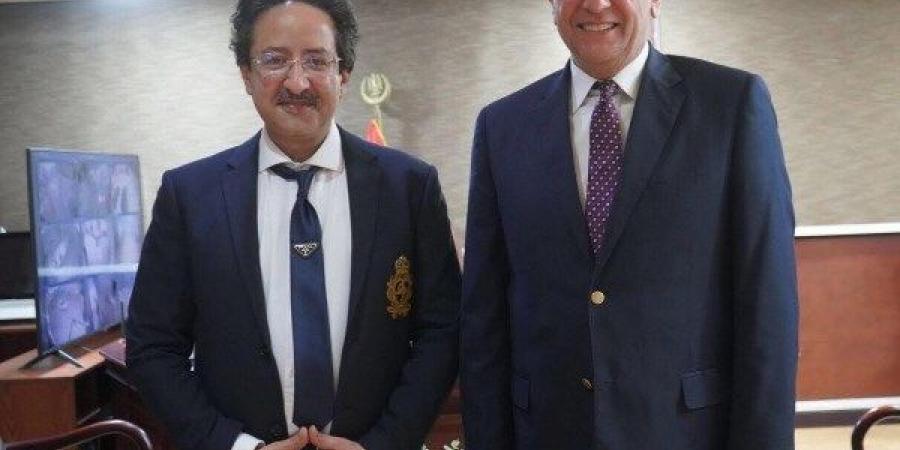 محافظ الغربية يهنئ نائب رئيس جامعة طنطا لحصوله على لقب الطبيب المثالي - الكويت الاخباري