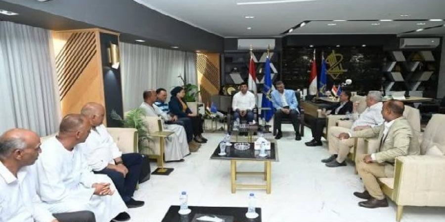 محافظ أسوان يستقبل وزير الشباب لمتابعة تنفيذ مشروعات «حياة كريمة» ودعم الأنشطة الشبابية - الكويت الاخباري