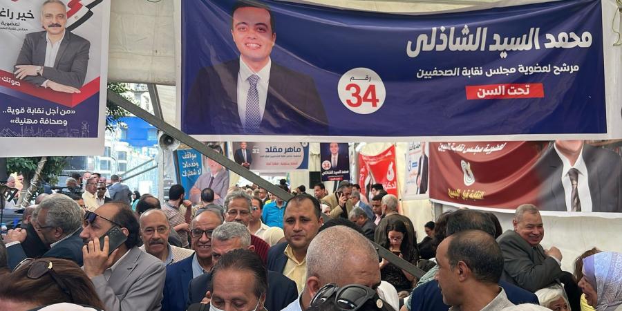 من يحسم مقعد النقيب .. حشود الصحفيين يدلون بأصواتهم في انتخابات الجمعية العمومية - الكويت الاخباري