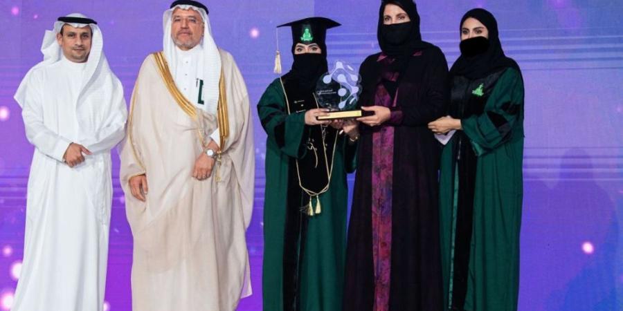 طالبتان تفوزان بجائزة أفضل ملصق علمي لإبراز مهرجانات الأفلام السعودية - الكويت الاخباري