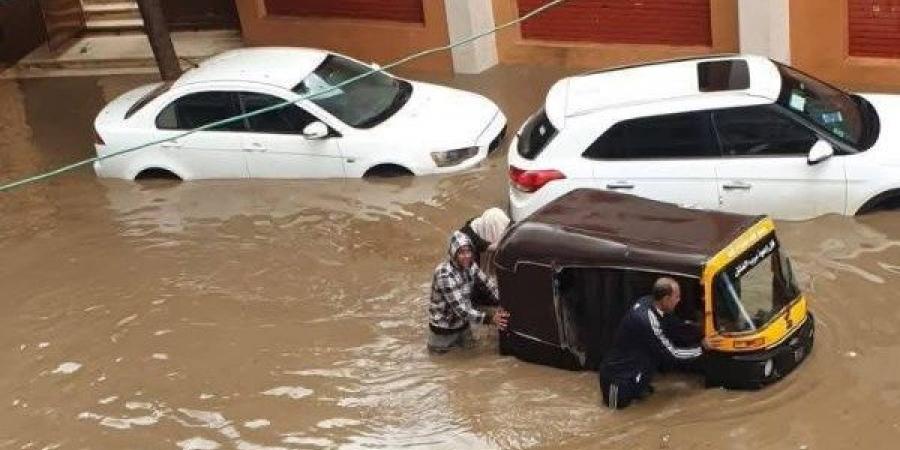 قرية الوسطاني بدمياط تغرق بمياه الأمطار الغزيرة - الكويت الاخباري