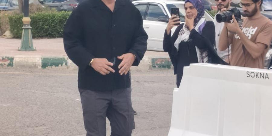 يسرا وإلهام شاهين أبرز الحضور.. انهيار كارول سماحة من البكاء فى جنازة زوجها - الكويت الاخباري