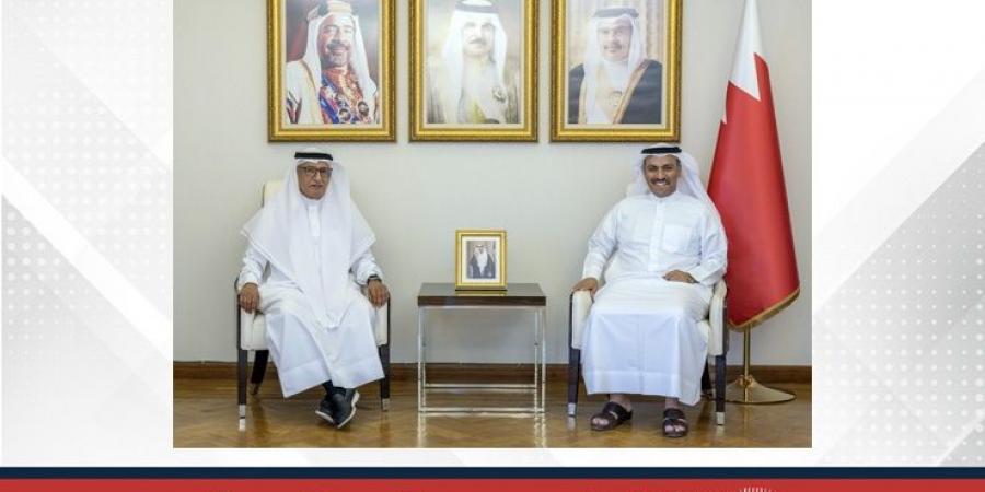 وزير الإعلام يستقبل رئيس جمعية الصحفيين البحرينية ويشيد بالدور البارز للجمعية في الارتقاء بالصحافة الوطنية - الكويت الاخباري