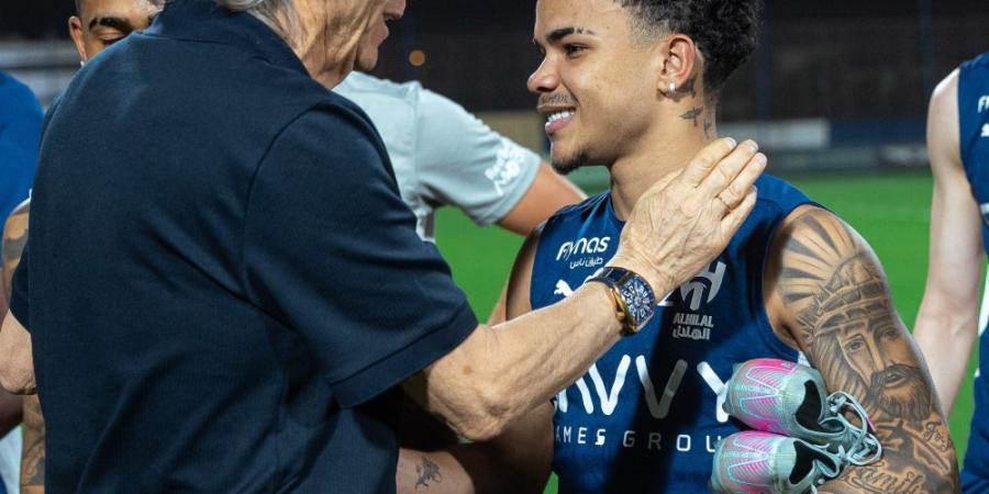 "رسالة وصورة مع الشلهوب".. كواليس وداع جيسوس للاعبي الهلال - الكويت الاخباري